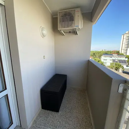 Apartment Apartment With Two Terraces Facing The Sea Next To The Beach