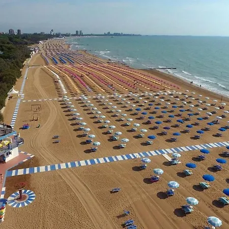 Apartment With Two Terraces Facing The Sea Next To The Beach Lignano Sabbiadoro
