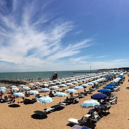 Apartment With Two Terraces Facing The Sea Next To The Beach Lignano Sabbiadoro