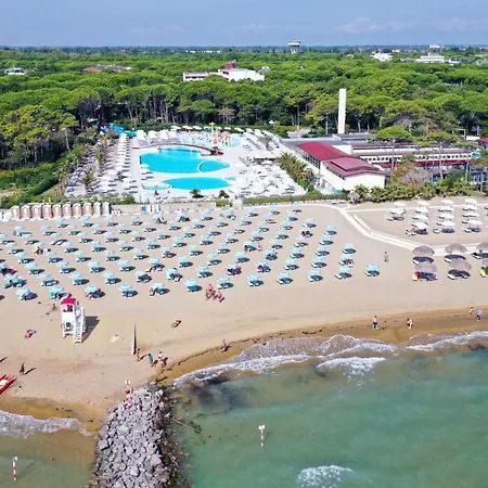 Apartment With Two Terraces Facing The Sea Next To The Beach Lignano Sabbiadoro